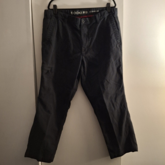 Dockers Men's Black Cargo Pants - Picture 1 of 9